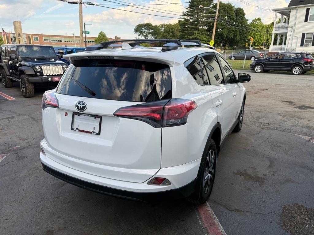 Toyota RAV4 LE AWD (Natl) 2017