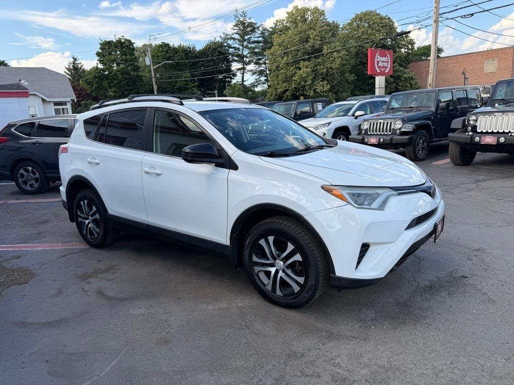 Toyota RAV4 LE AWD (Natl) 2017