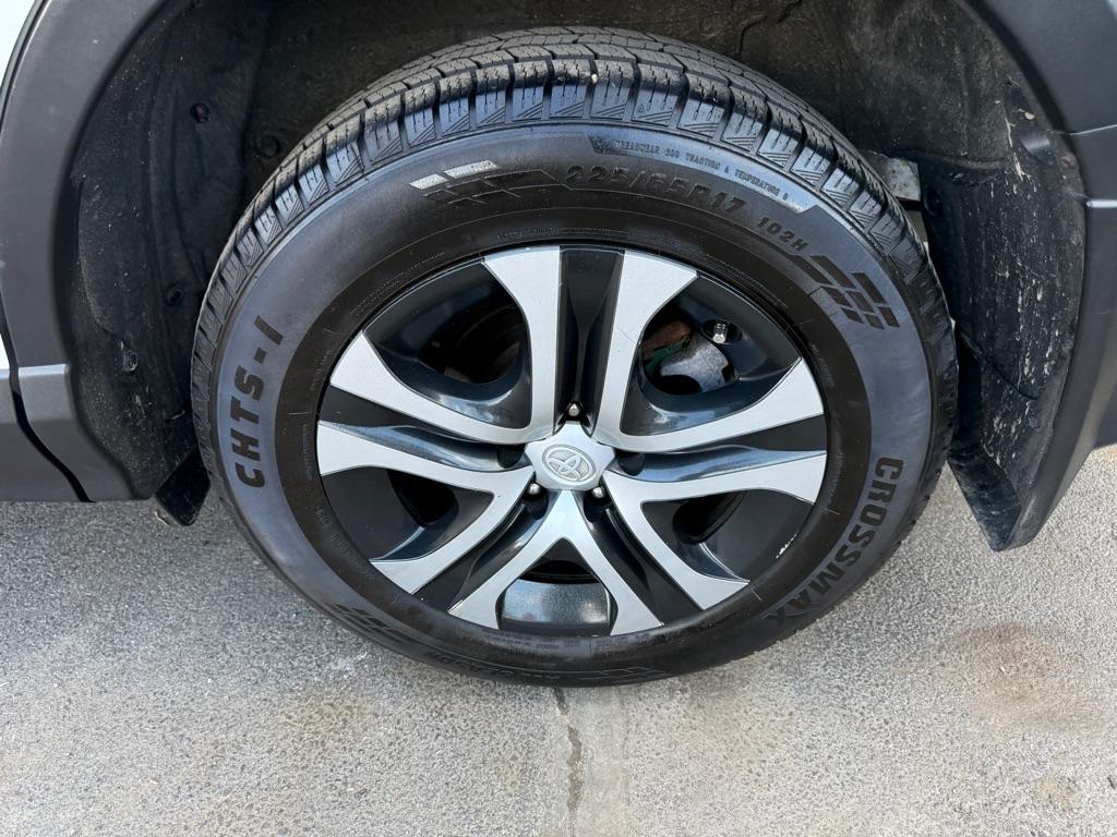 Toyota RAV4 LE AWD (Natl) 2017