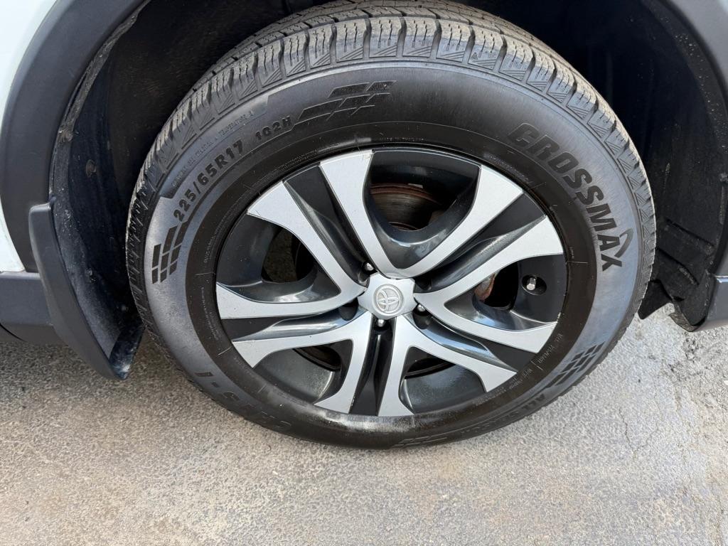 Toyota RAV4 LE AWD (Natl) 2017