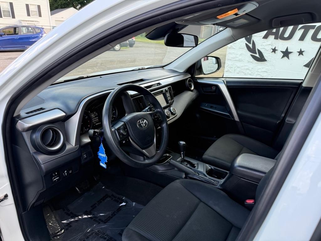 Toyota RAV4 LE AWD (Natl) 2017