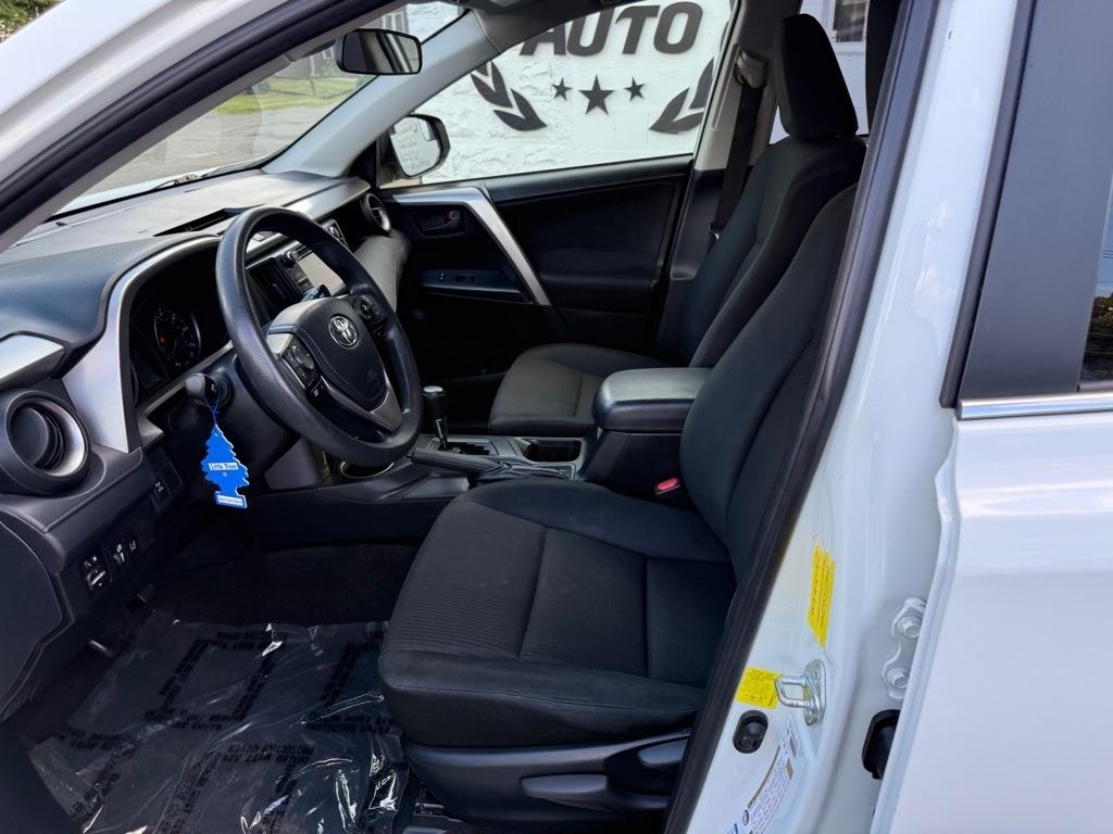 Toyota RAV4 LE AWD (Natl) 2017