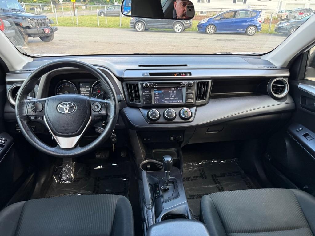 Toyota RAV4 LE AWD (Natl) 2017