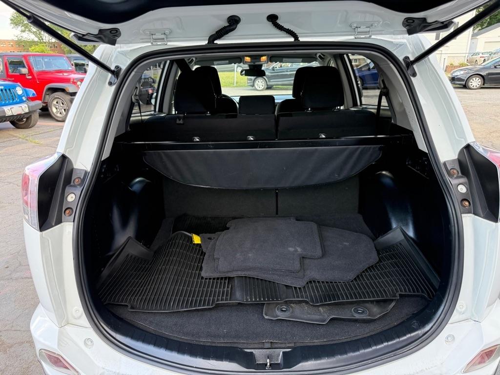 Toyota RAV4 LE AWD (Natl) 2017