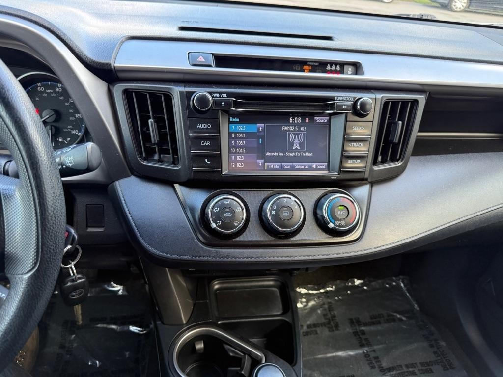 Toyota RAV4 LE AWD (Natl) 2017