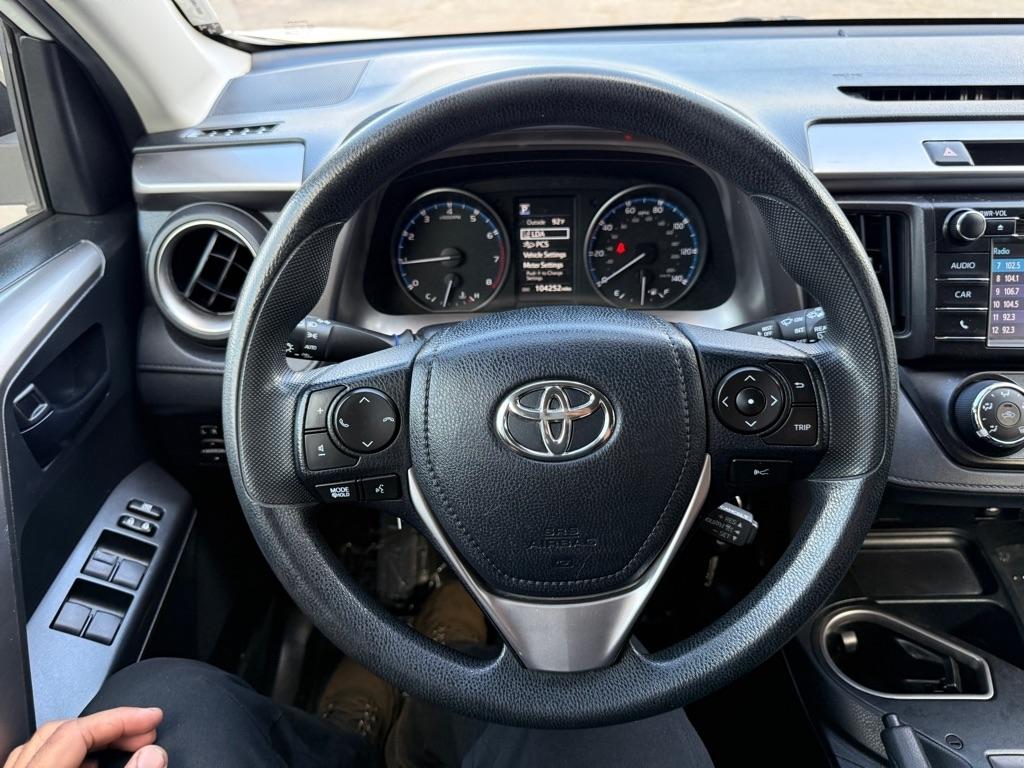 Toyota RAV4 LE AWD (Natl) 2017