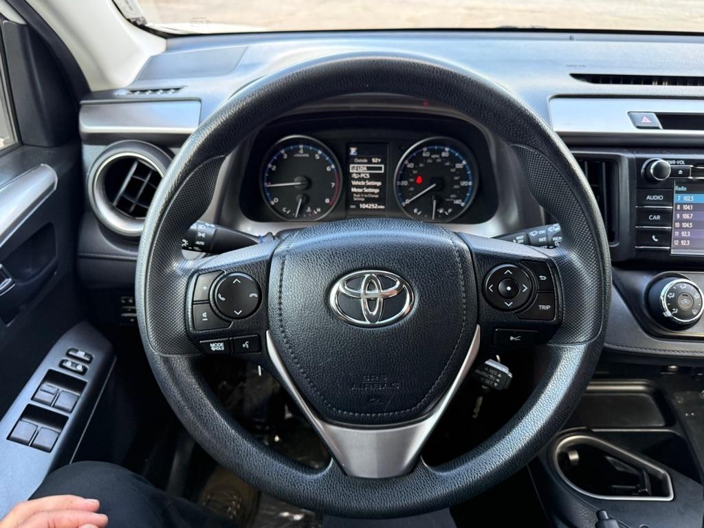 Toyota RAV4 LE AWD (Natl) 2017