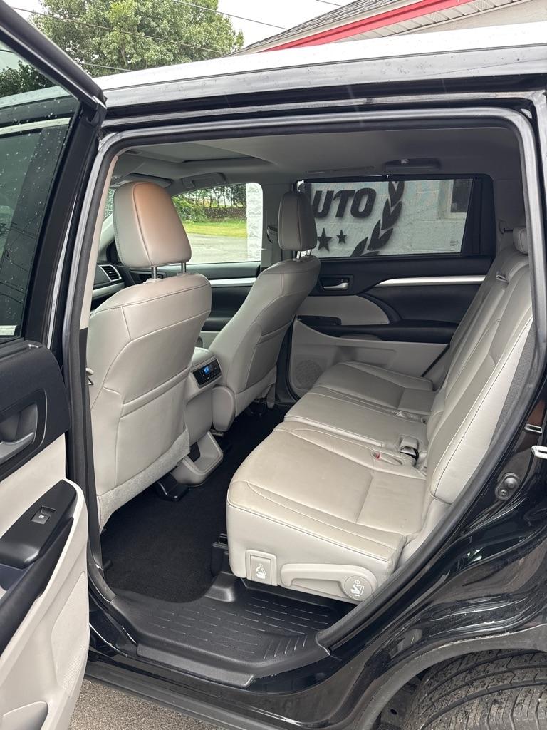 Toyota Highlander XLE V6 AWD (Natl) 2017