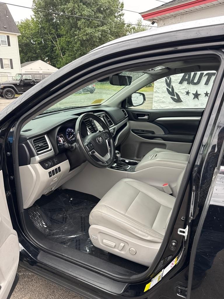 Toyota Highlander XLE V6 AWD (Natl) 2017
