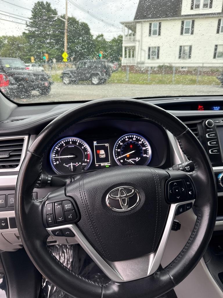 Toyota Highlander XLE V6 AWD (Natl) 2017