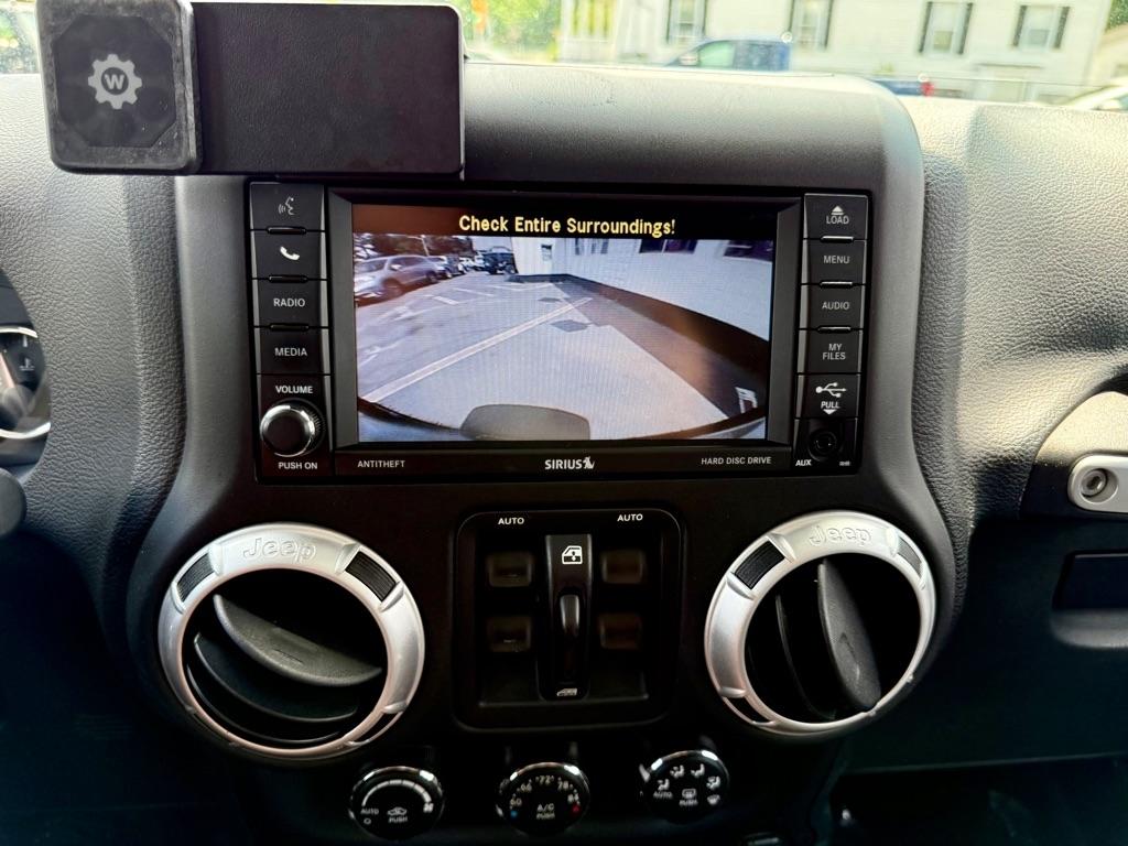 Jeep Wrangler Unlimited 4WD 4dr Sahara 2015