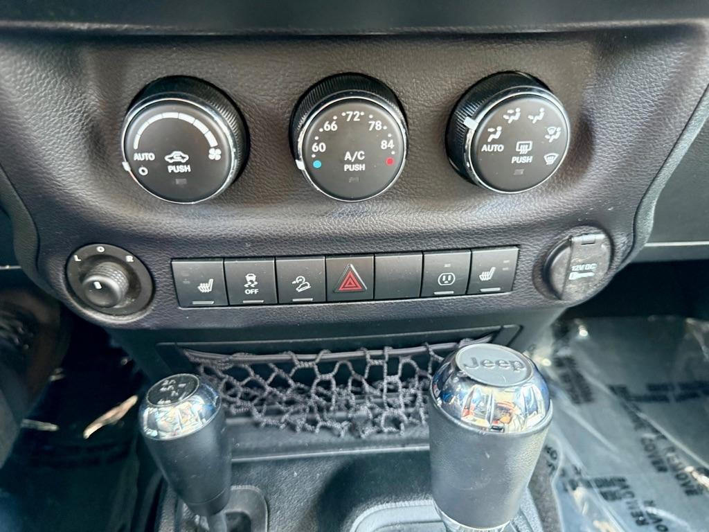 Jeep Wrangler Unlimited 4WD 4dr Sahara 2015