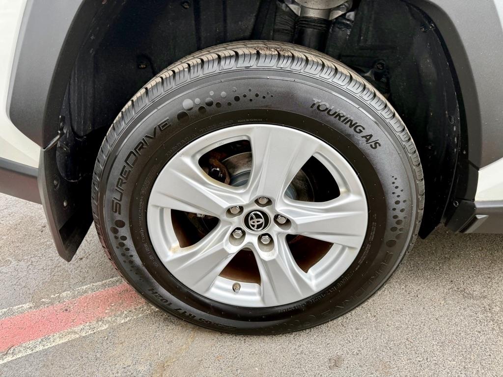 Toyota RAV4 XLE AWD (Natl) 2019