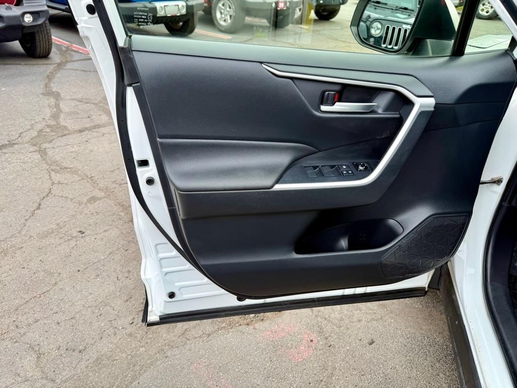 Toyota RAV4 XLE AWD (Natl) 2019