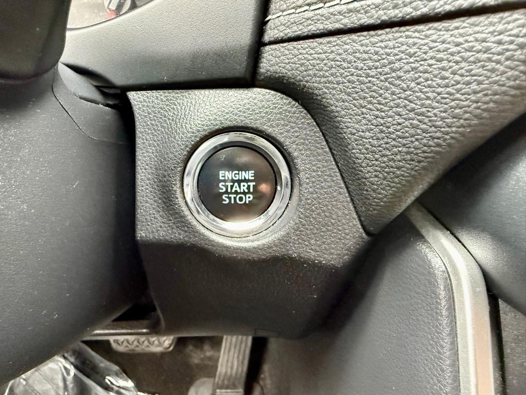 Toyota RAV4 XLE AWD (Natl) 2019