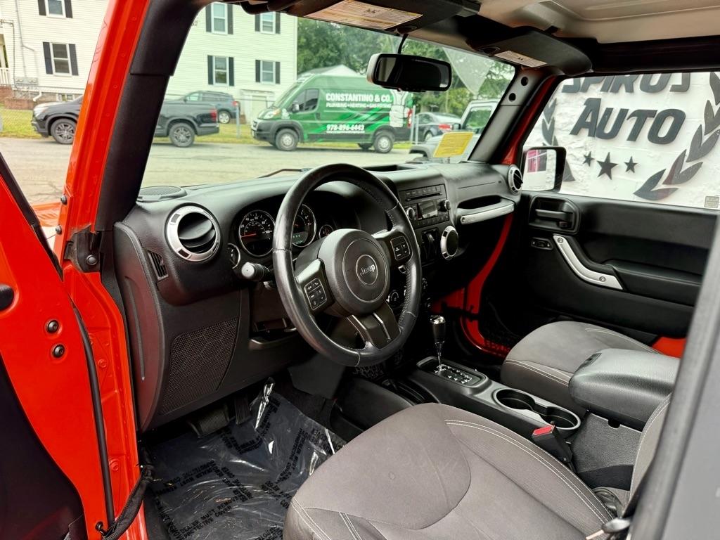Jeep Wrangler 4WD 2dr Sahara 2015