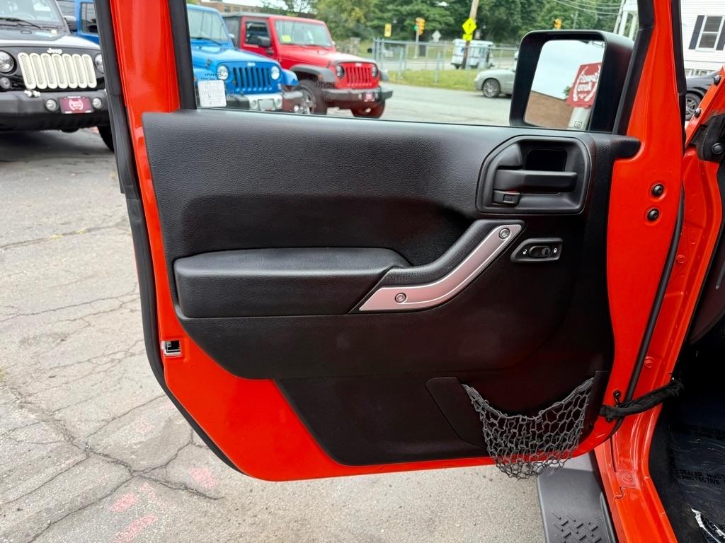 Jeep Wrangler 4WD 2dr Sahara 2015
