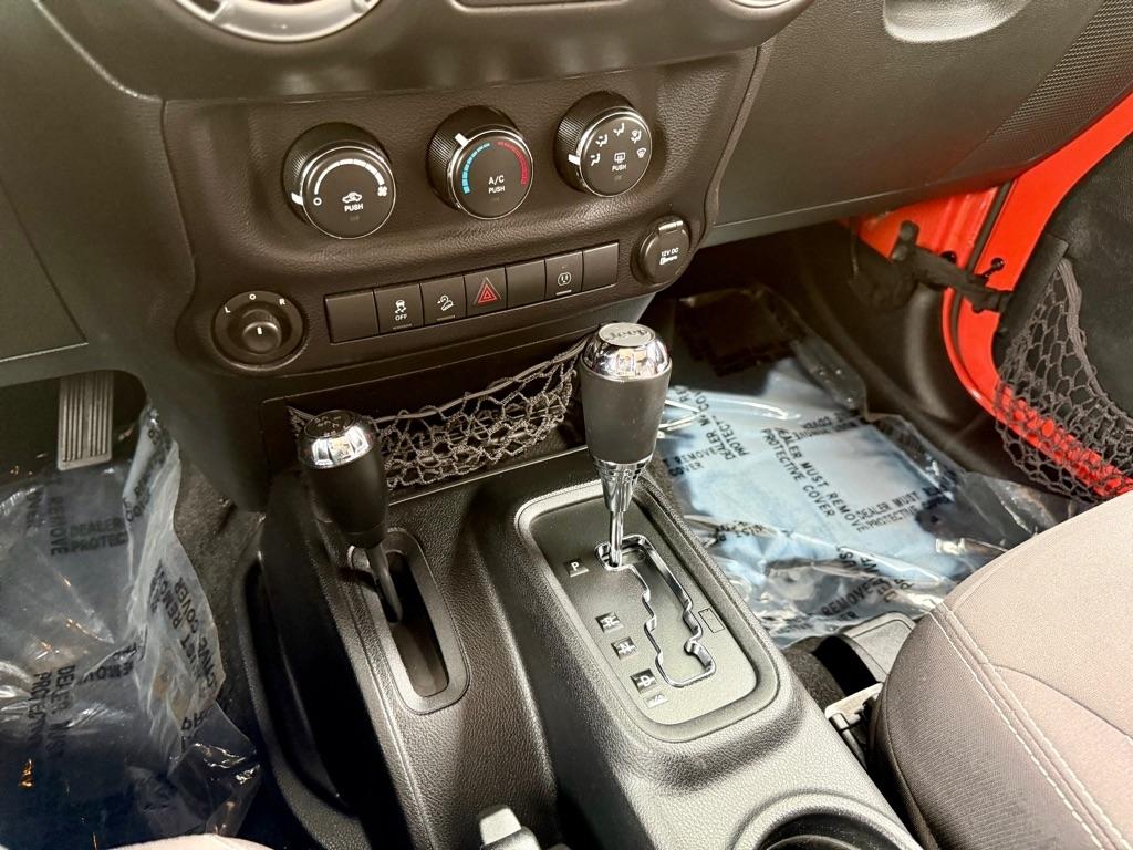 Jeep Wrangler 4WD 2dr Sahara 2015