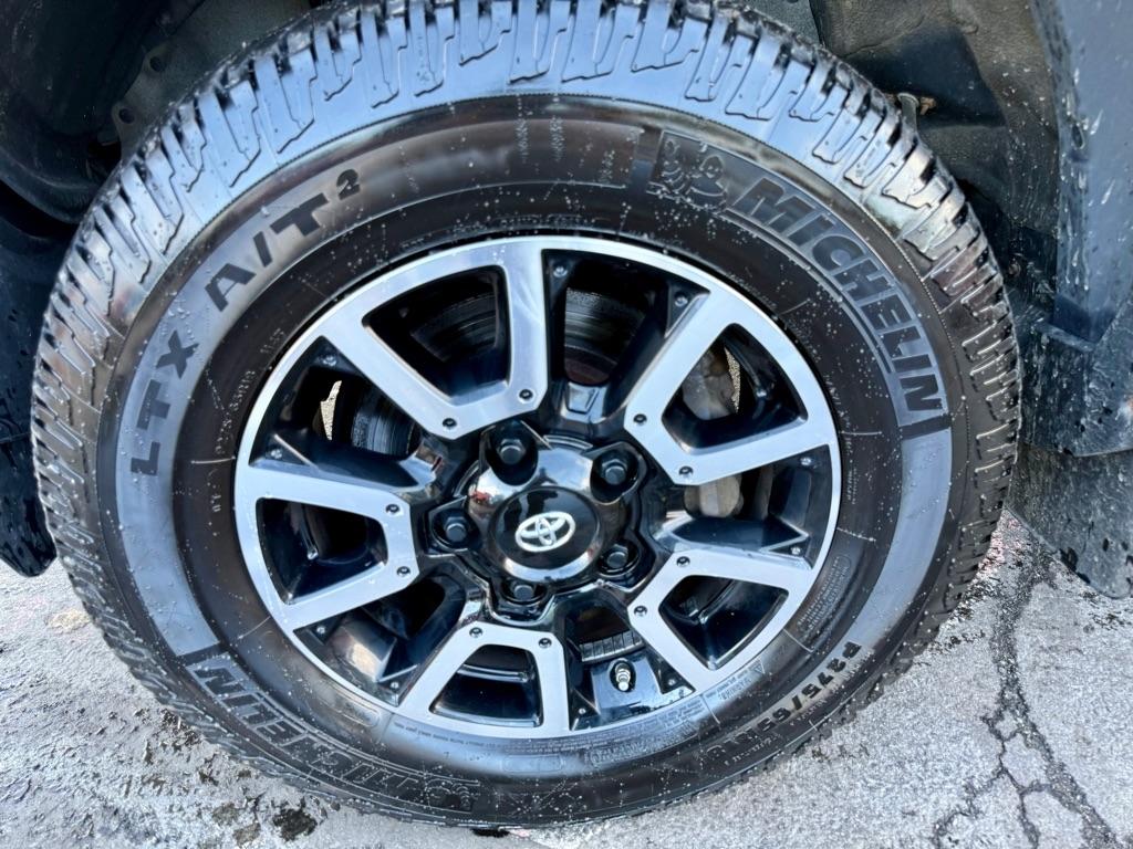 Toyota Tundra 4WD TRD Pro Double Cab 6.5' Bed 5.7L (Natl) 2017