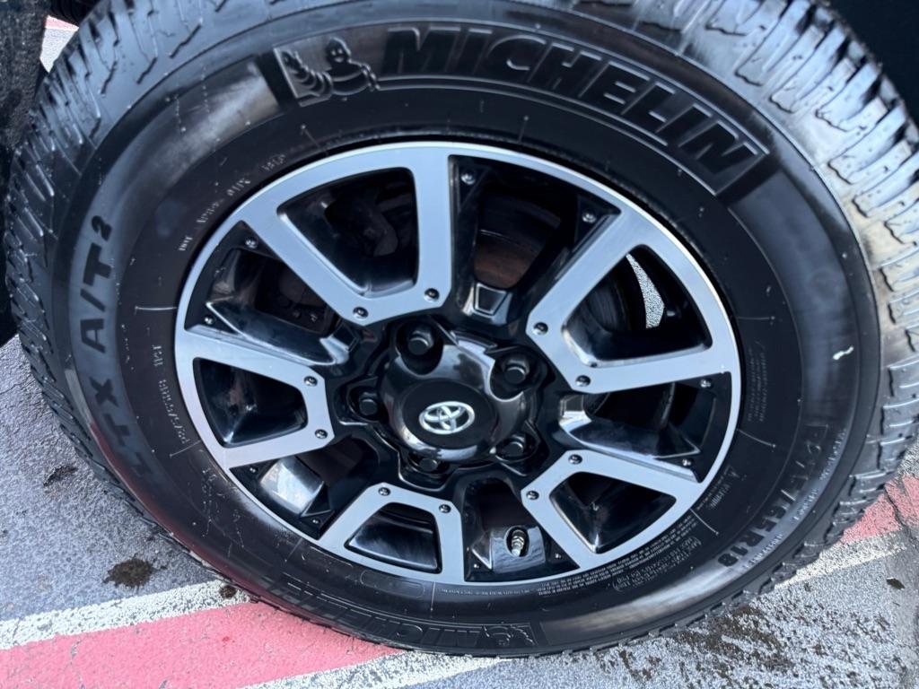 Toyota Tundra 4WD TRD Pro Double Cab 6.5' Bed 5.7L (Natl) 2017