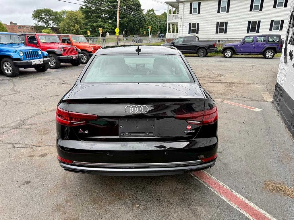 Audi A4 Sedan Komfort 45 TFSI quattro 2019