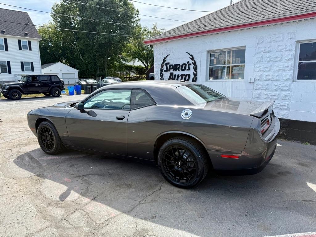 Dodge Challenger SXT RWD 2022
