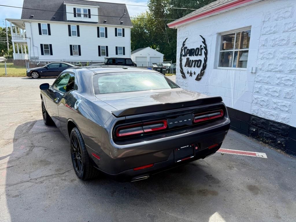 Dodge Challenger SXT RWD 2022