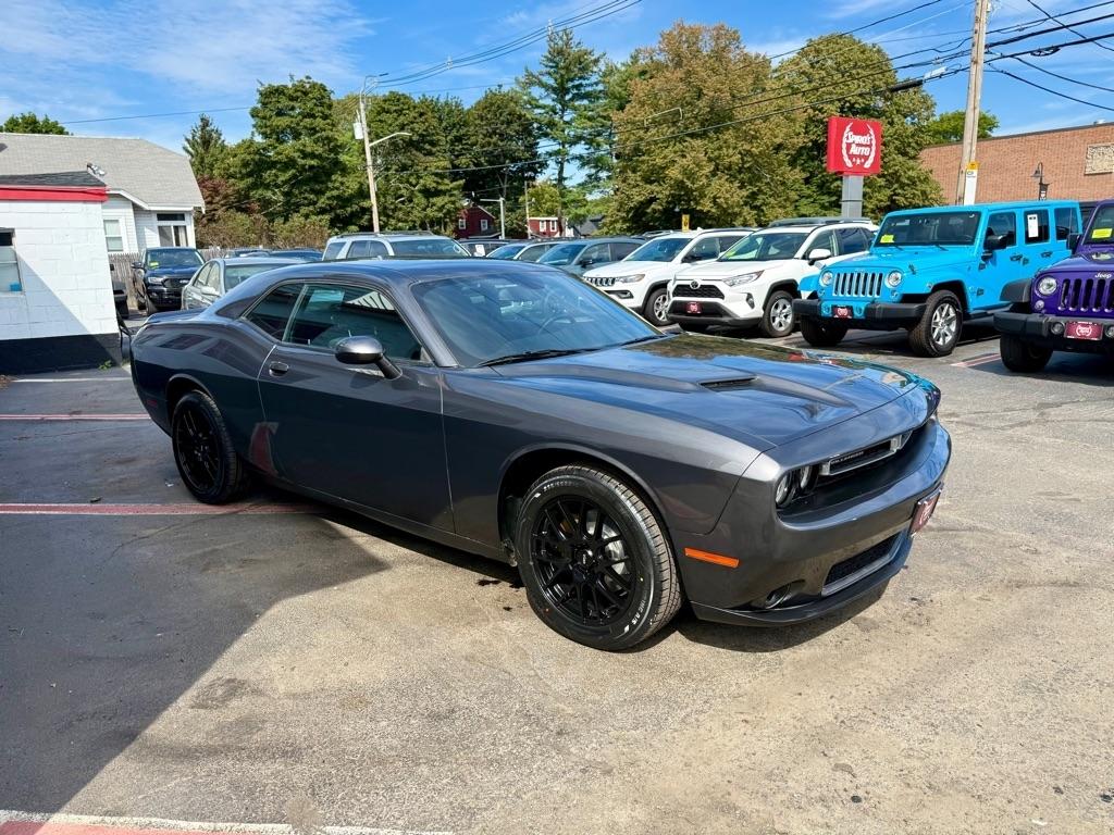 Dodge Challenger SXT RWD 2022