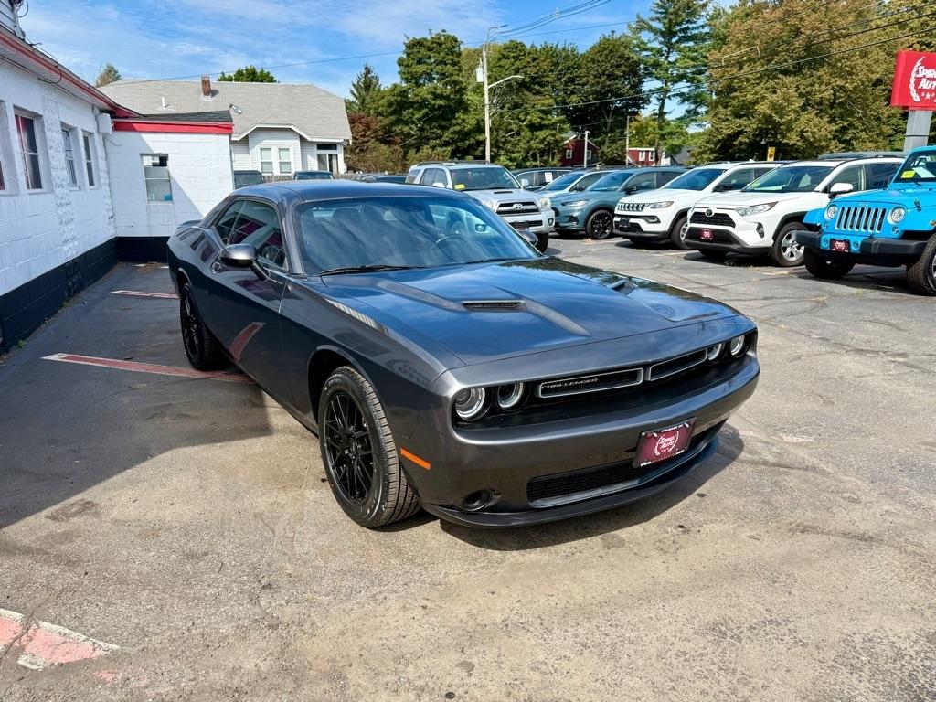 Dodge Challenger SXT RWD 2022