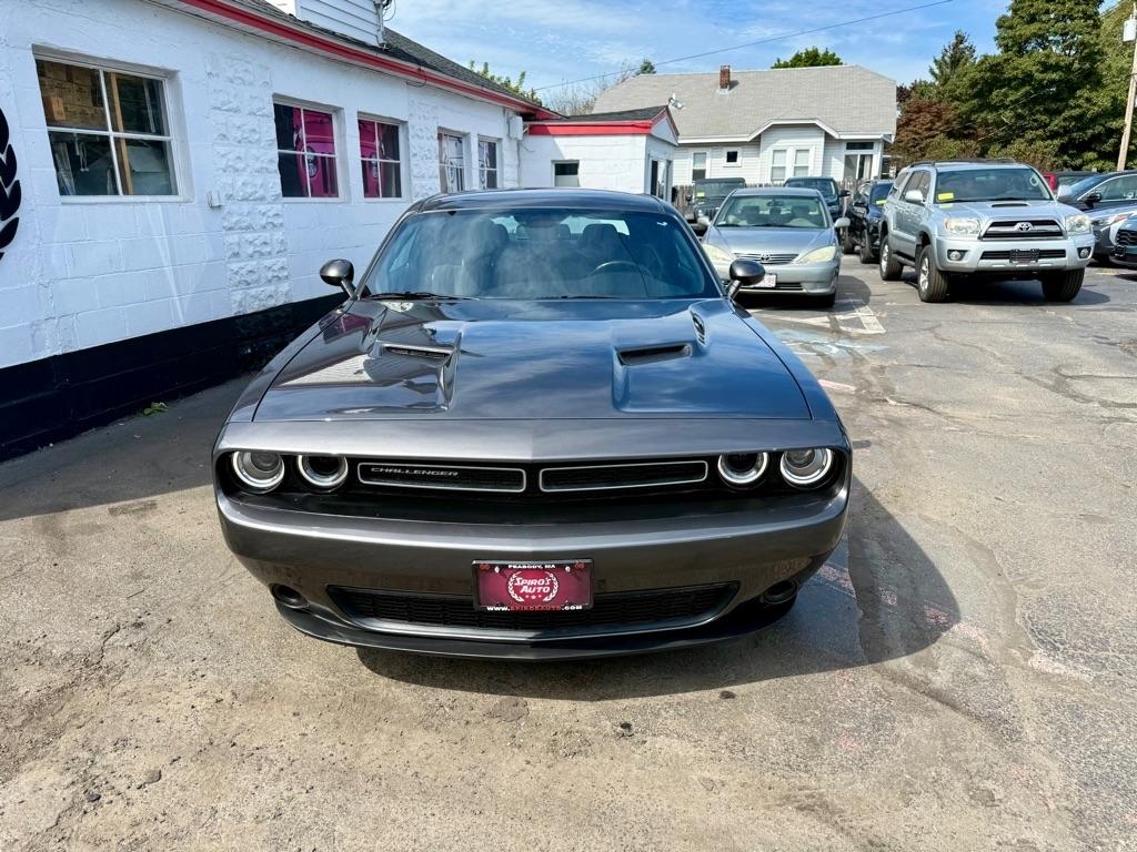 Dodge Challenger SXT RWD 2022