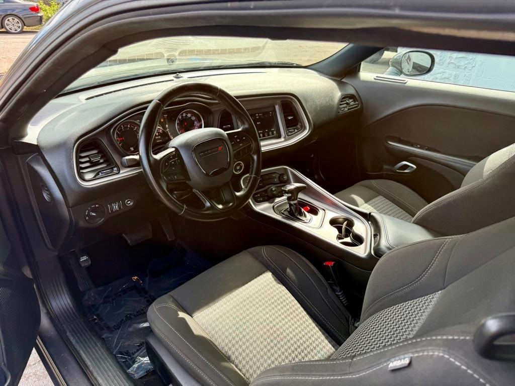 Dodge Challenger SXT RWD 2022