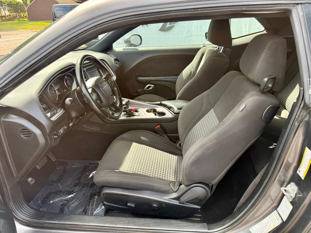 Dodge Challenger SXT RWD 2022