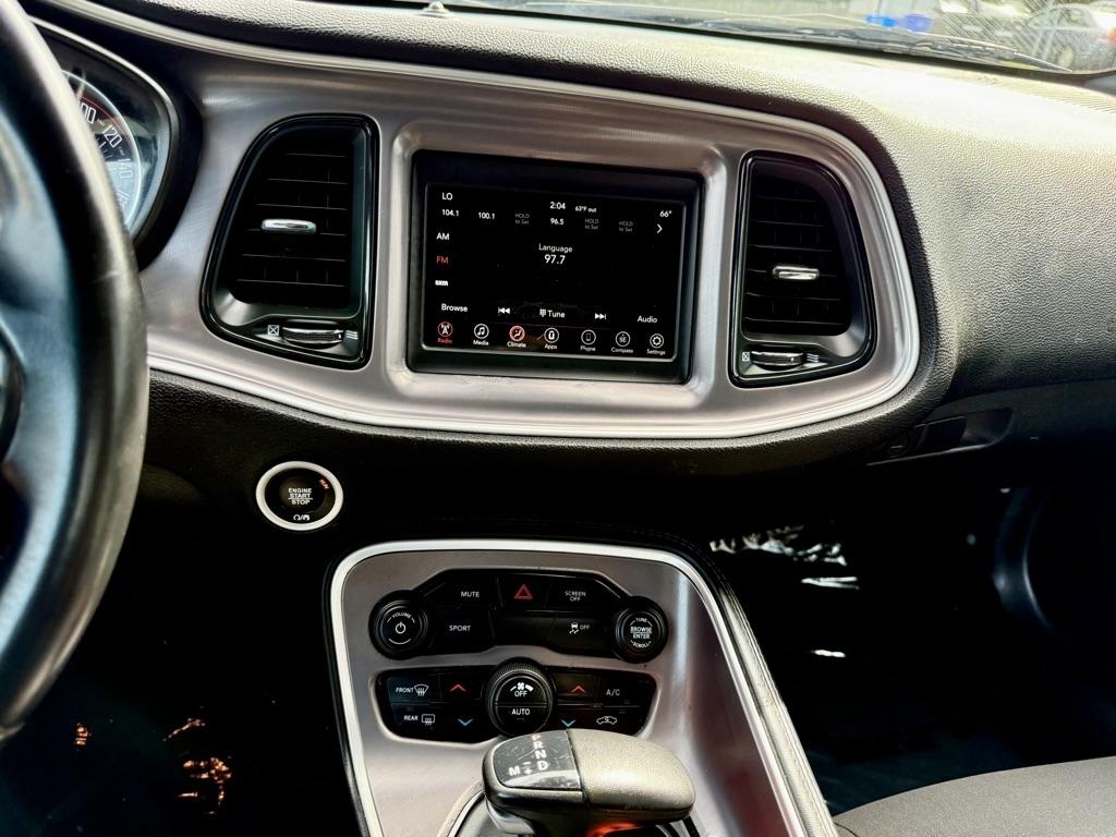 Dodge Challenger SXT RWD 2022