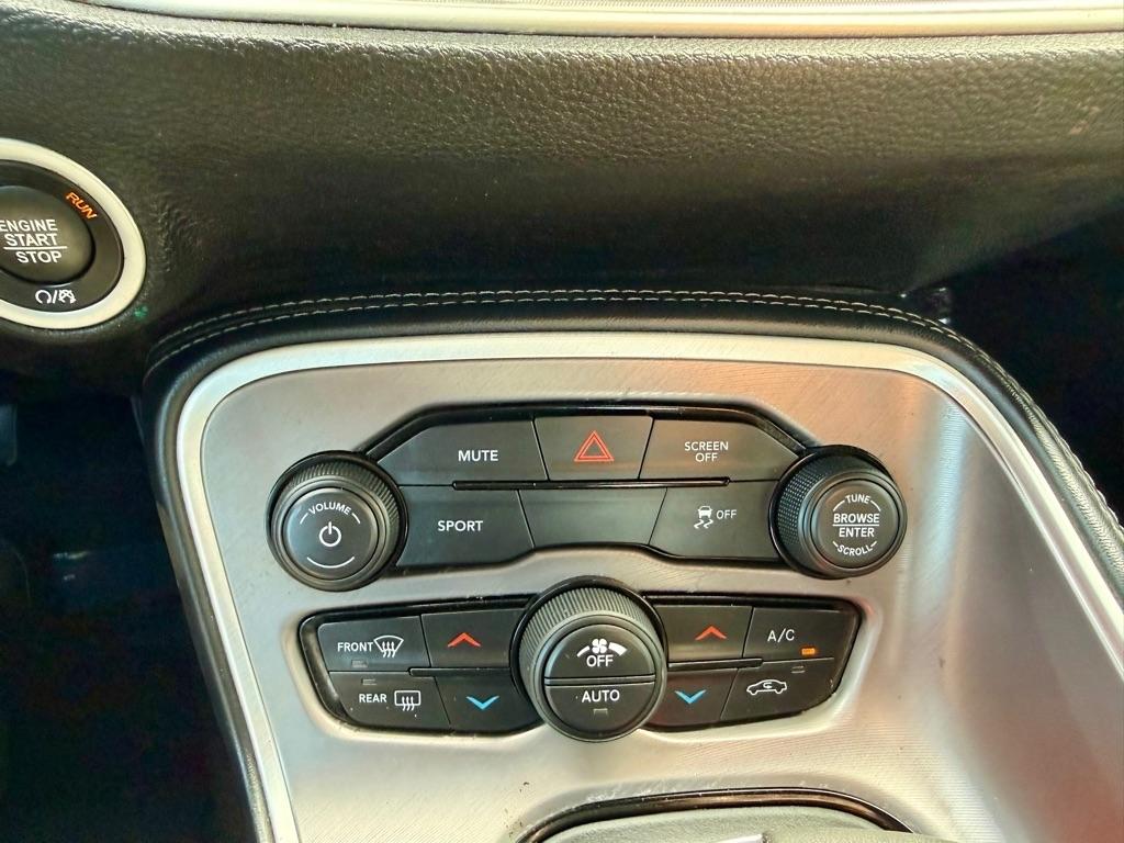 Dodge Challenger SXT RWD 2022