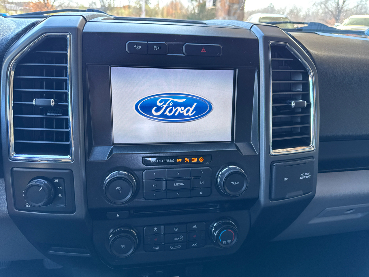 Ford F-150 4WD SuperCrew 145" XLT 2015