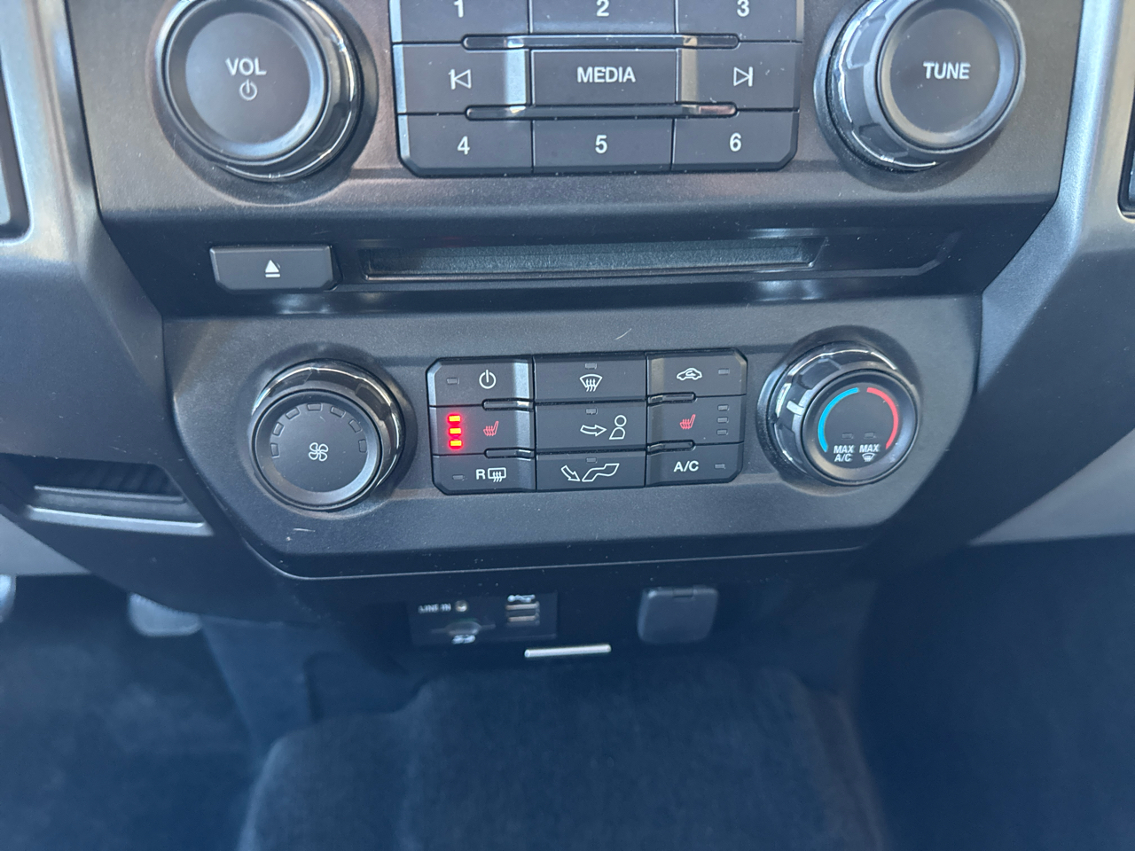 Ford F-150 4WD SuperCrew 145" XLT 2015