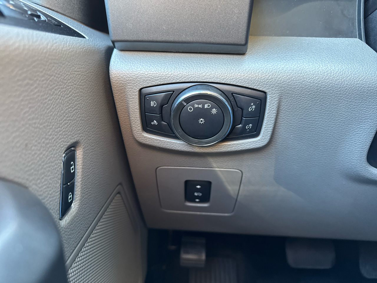 Ford F-150 4WD SuperCrew 145" XLT 2015