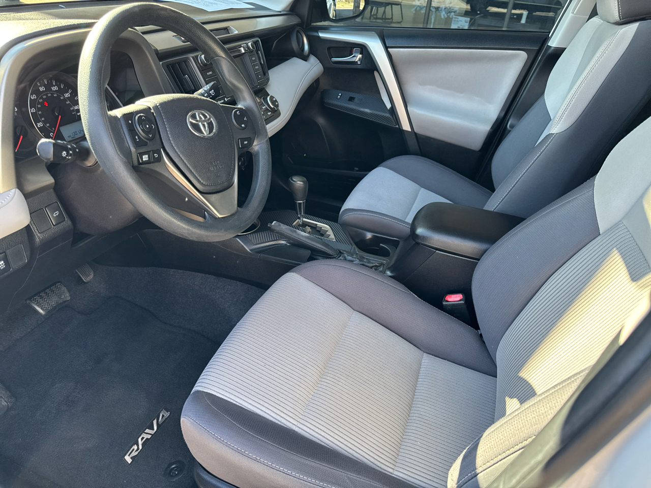 Toyota RAV4 FWD 4dr XLE (Natl) 2015