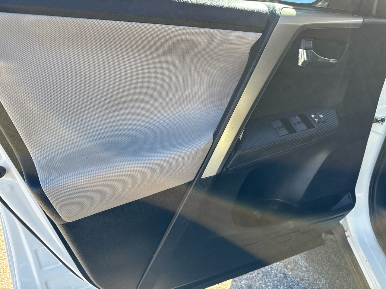 Toyota RAV4 FWD 4dr XLE (Natl) 2015