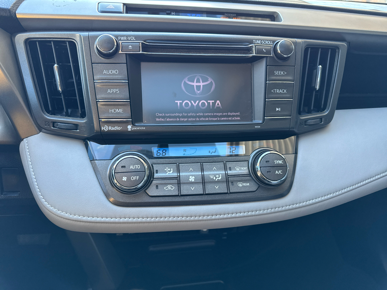 Toyota RAV4 FWD 4dr XLE (Natl) 2015