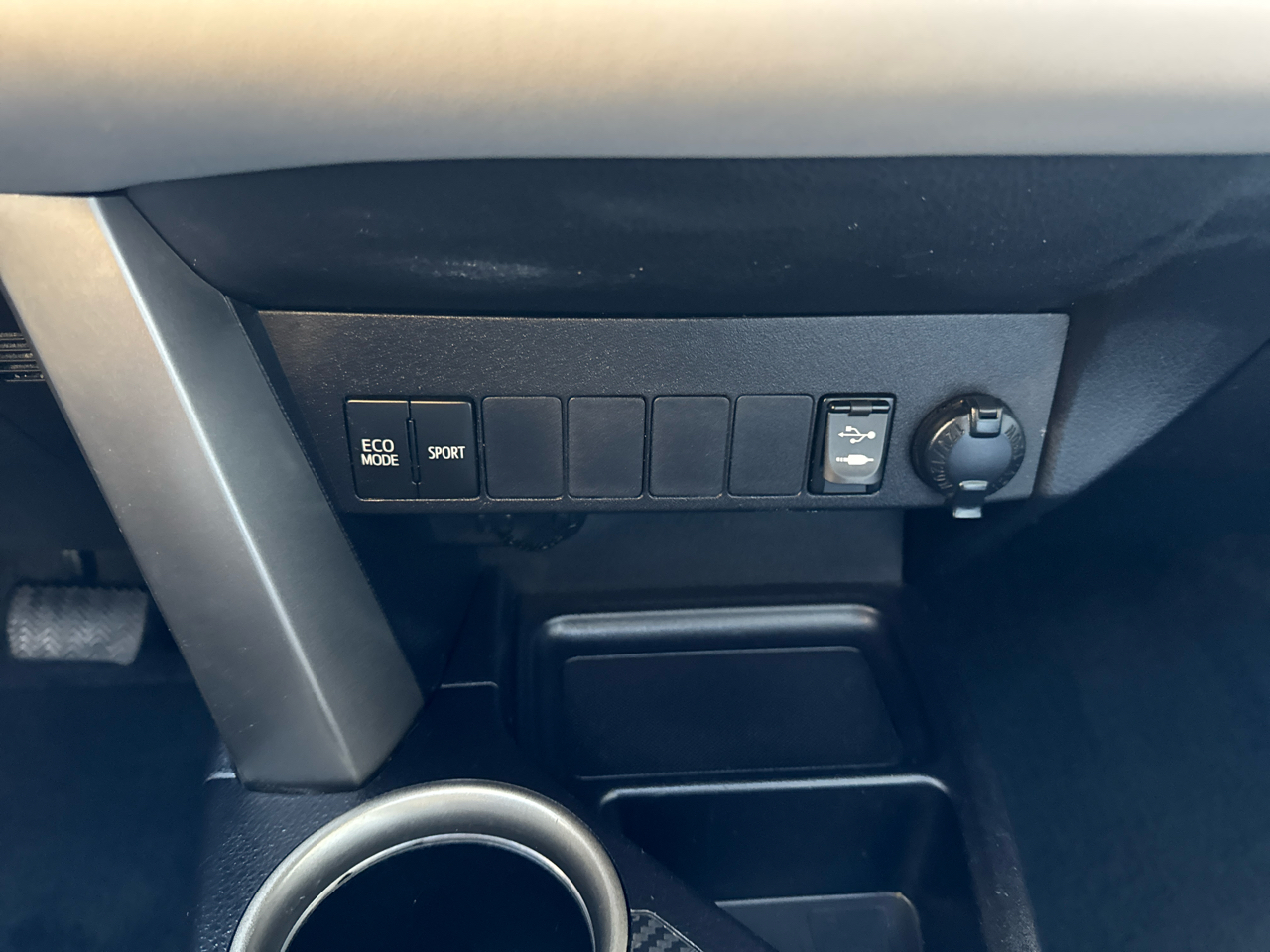 Toyota RAV4 FWD 4dr XLE (Natl) 2015