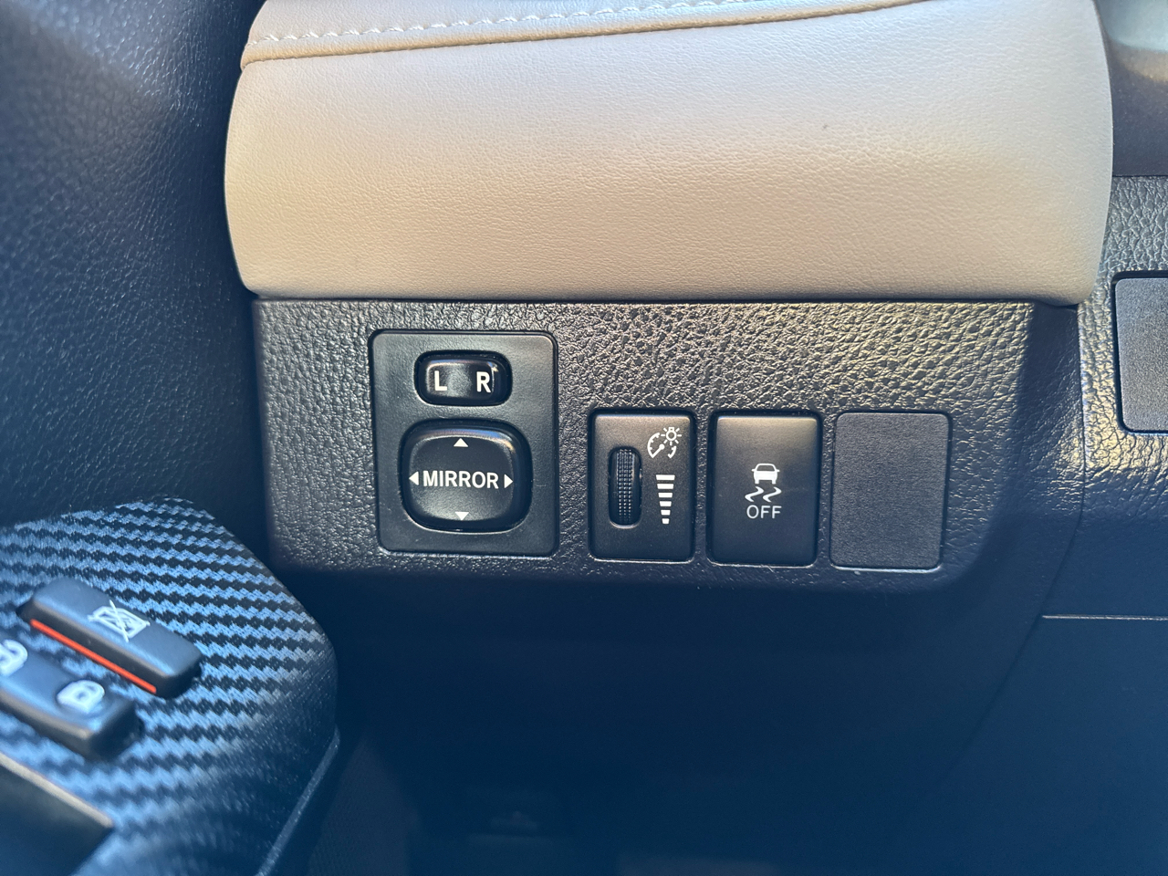 Toyota RAV4 FWD 4dr XLE (Natl) 2015