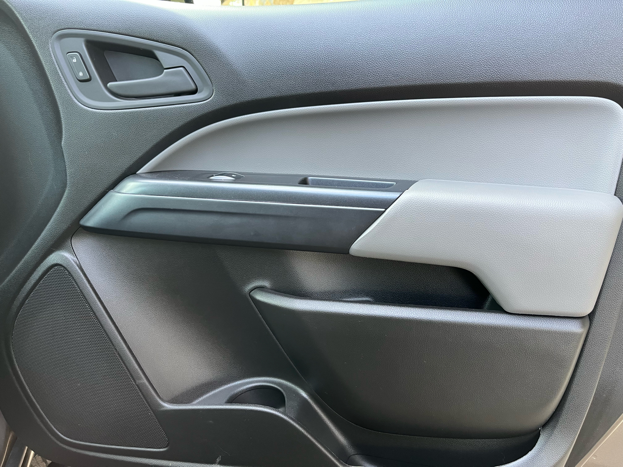 GMC Canyon 2WD Ext Cab 128.3" 2017