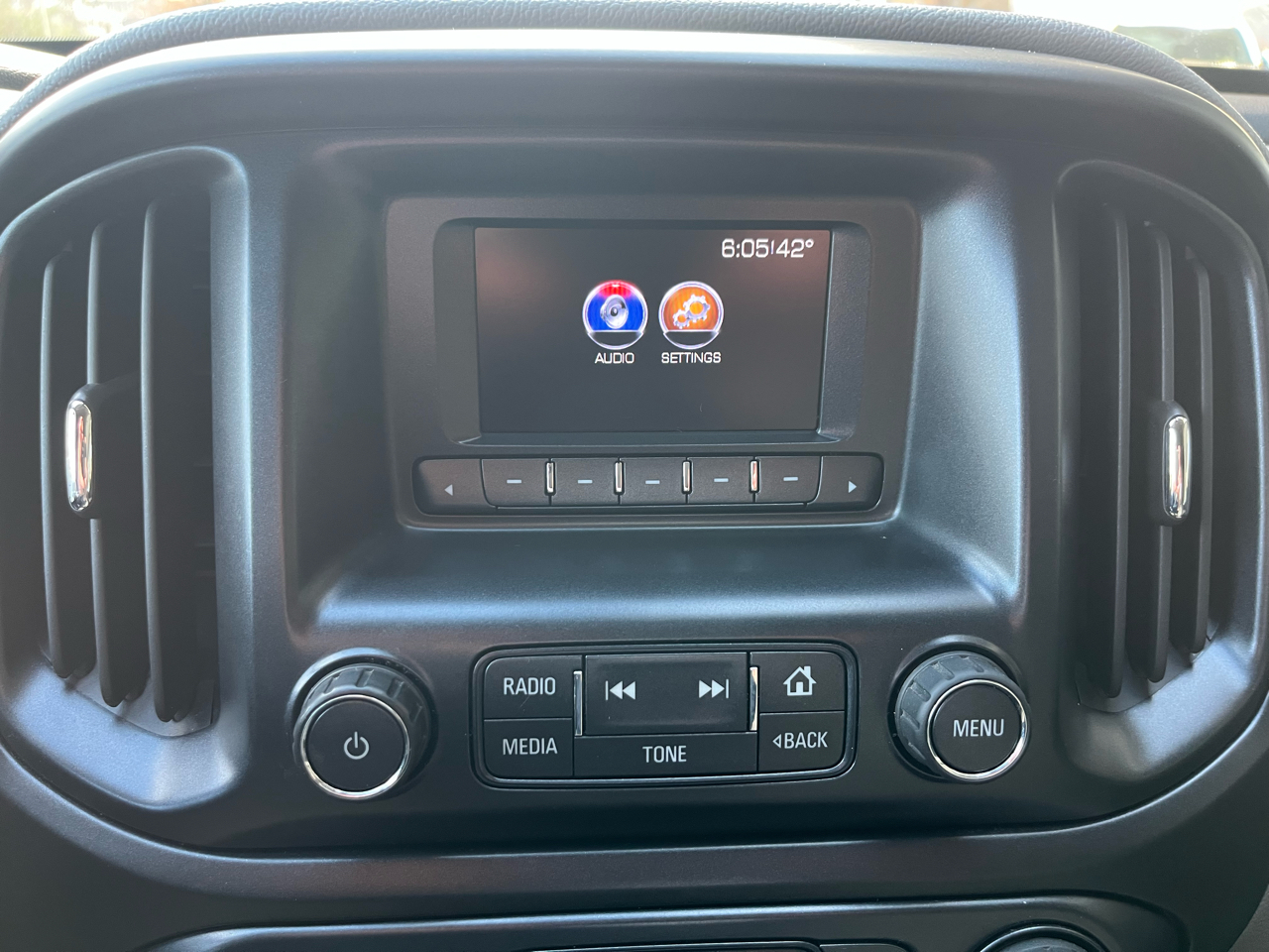 GMC Canyon 2WD Ext Cab 128.3" 2017