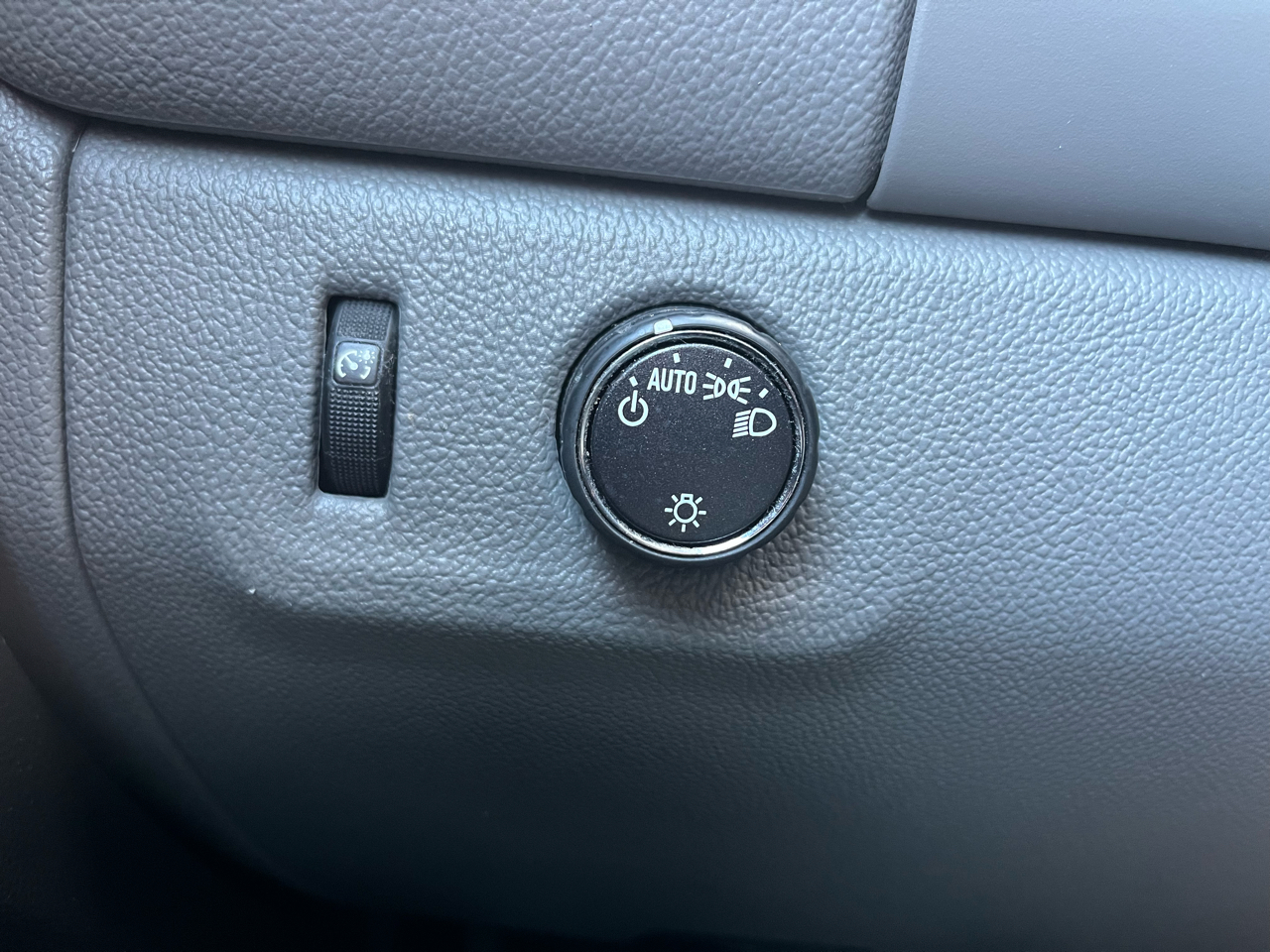 GMC Canyon 2WD Ext Cab 128.3" 2017