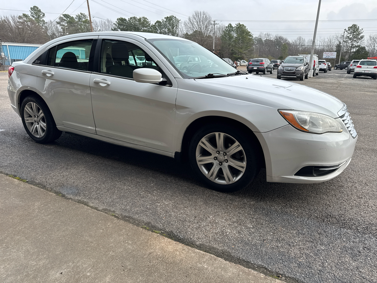 Chrysler 200 4dr Sdn Touring 2011