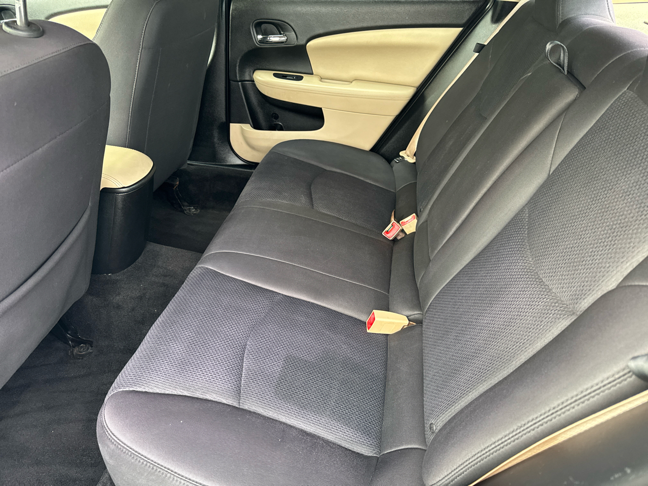 Chrysler 200 4dr Sdn Touring 2011