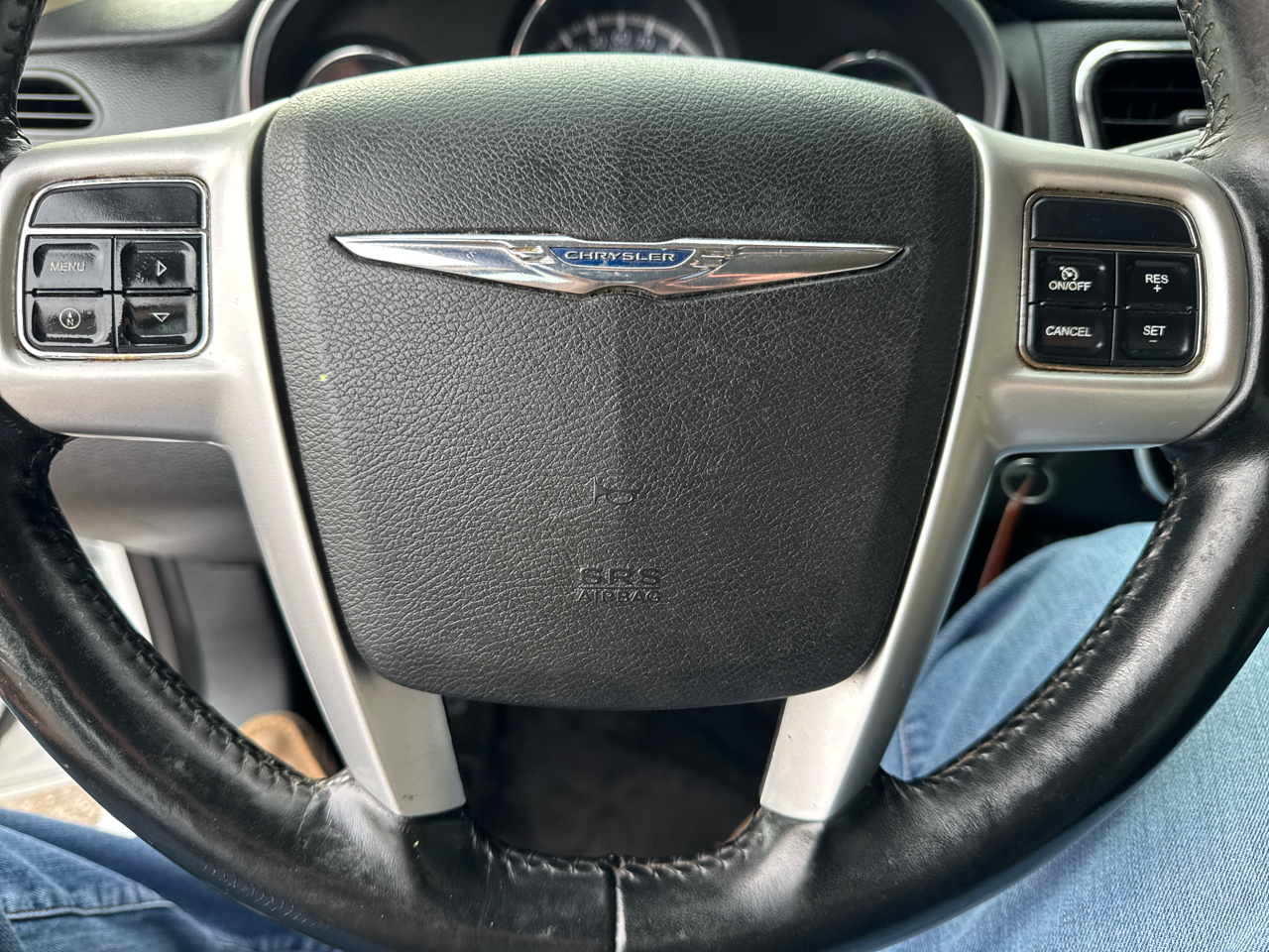 Chrysler 200 4dr Sdn Touring 2011