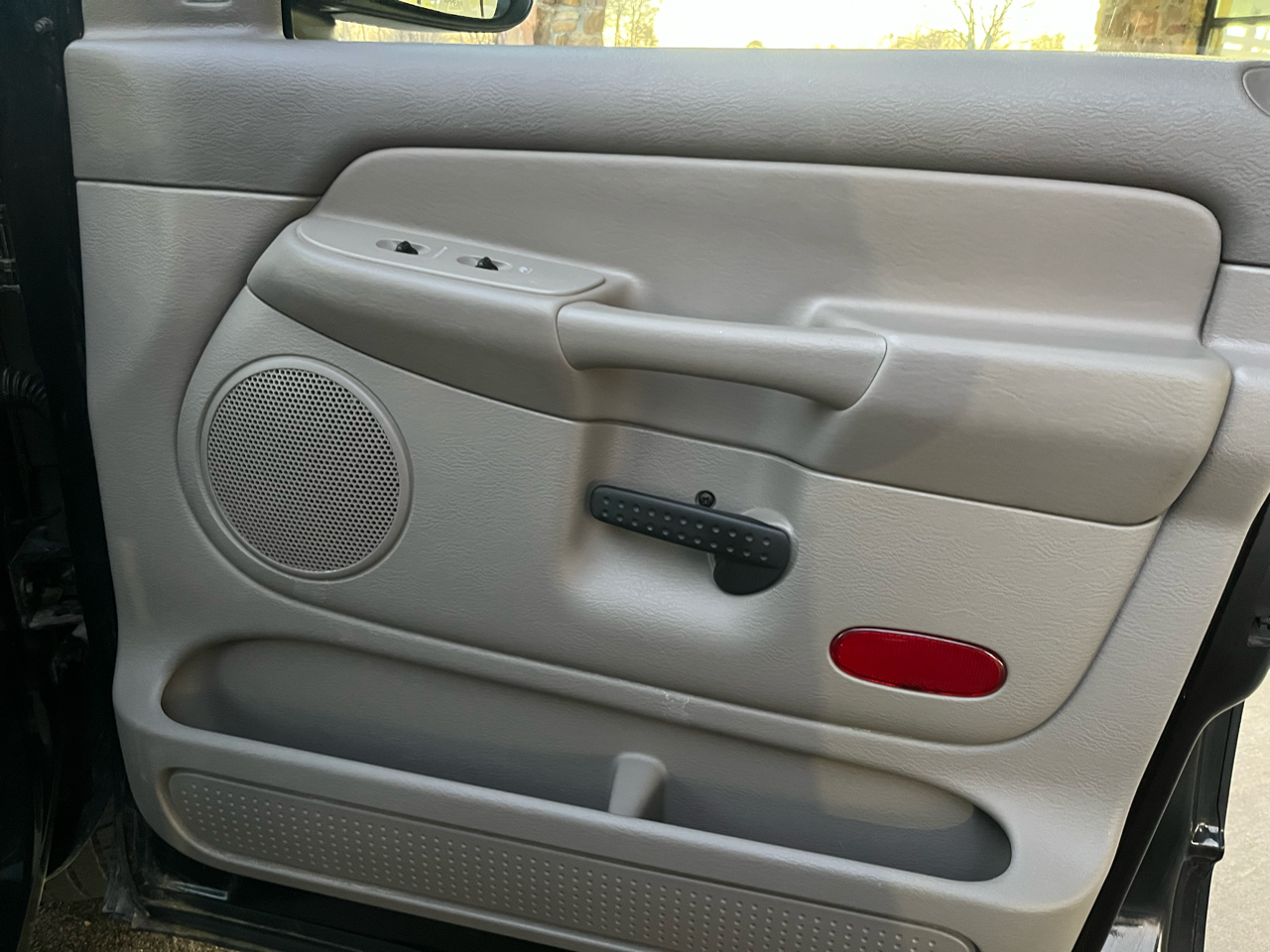 Dodge Ram 1500 4dr Quad Cab 140.5" WB SLT 2005