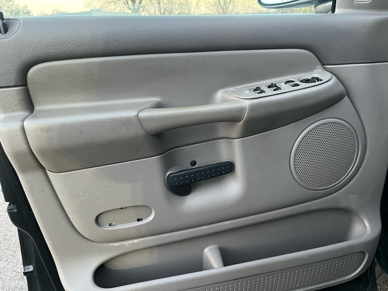 Dodge Ram 1500 4dr Quad Cab 140.5" WB SLT 2005